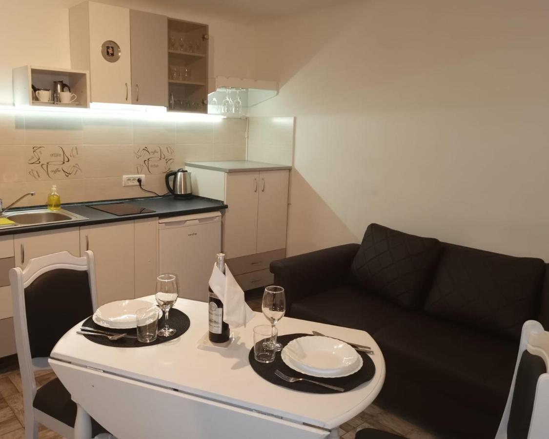 Carla'S Place Ap 2 Oradea Zewnętrze zdjęcie