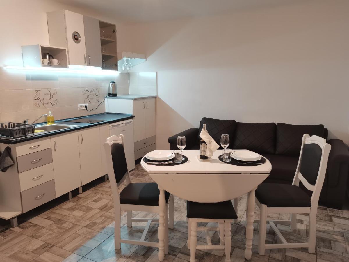 Carla'S Place Ap 2 Oradea Zewnętrze zdjęcie